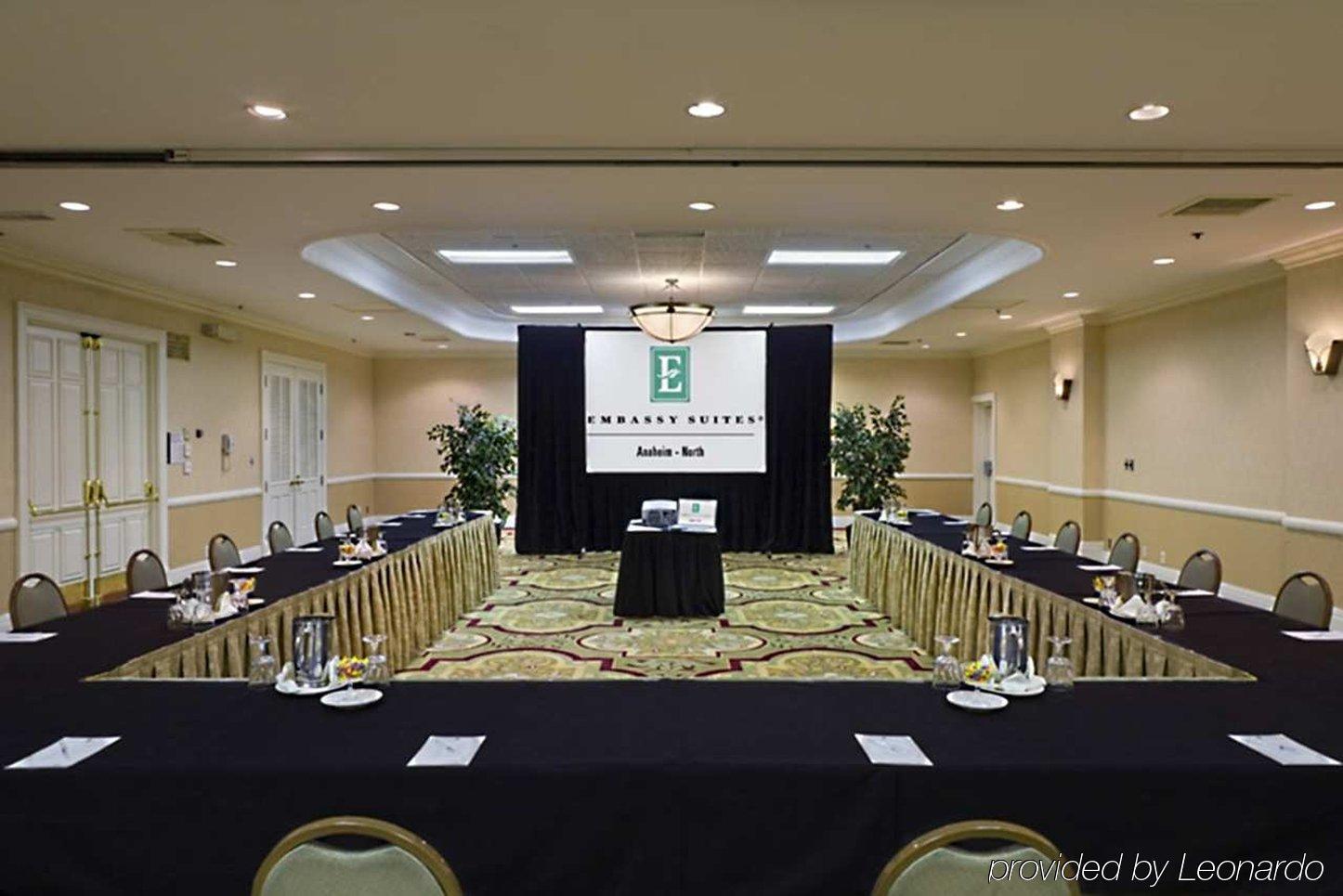 Embassy Suites By Hilton Anaheim North Зручності фото